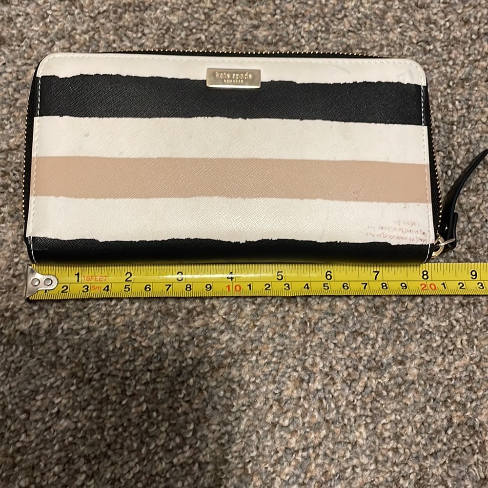 Authentic Kate Spade Wallet - Picture 8 of 10